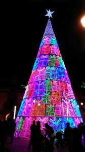 Decoración navideña 2014 árbol de Navidad en la Puerta de Jerez de Sevilla